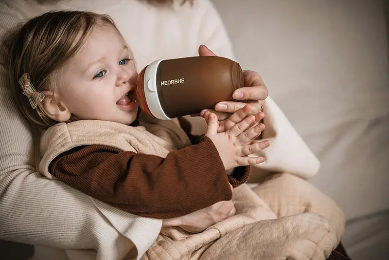 Sådan giver du en baby flaske